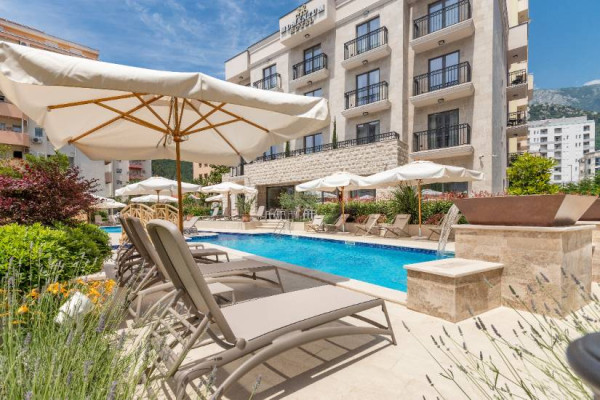 Crna Gora / Budva - Boutique Hotel Momentum by Aycon 4*